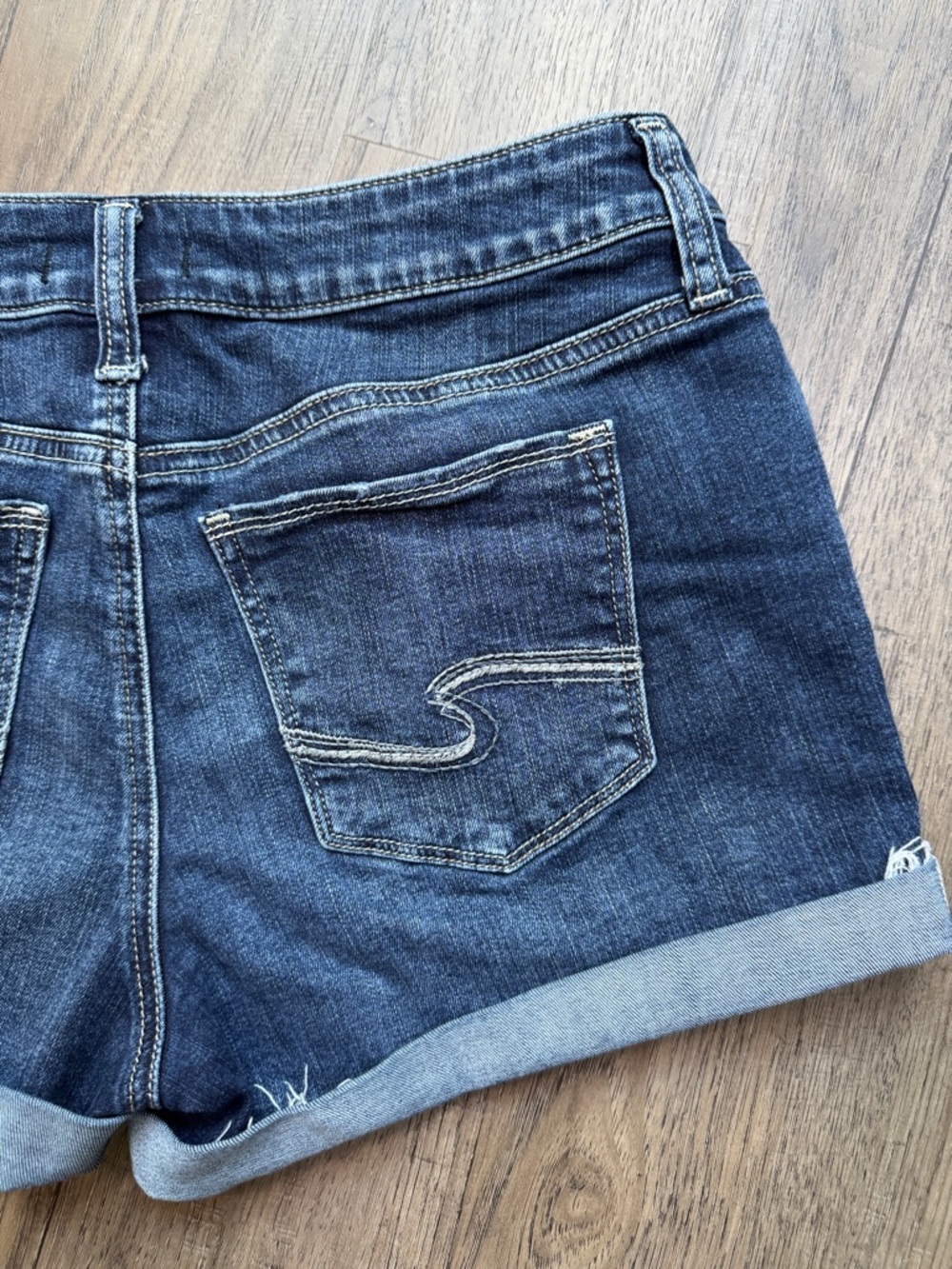 Silver Jeans Suki Distressed Rolled Hem Denim Shorts - Size 29 - Picture 12 of 12